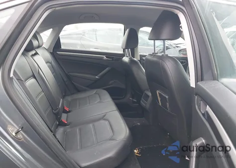 2017 Volkswagen Passat 1.8T R-Line из США, поврежденный, VIN 1VWDT7A33HC058444